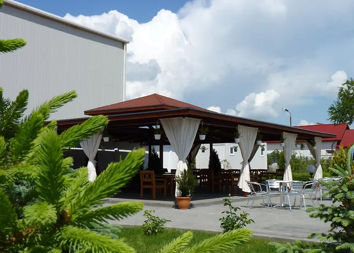 Garden Club - & Restaurant - Free Outdoor Pool & Parking